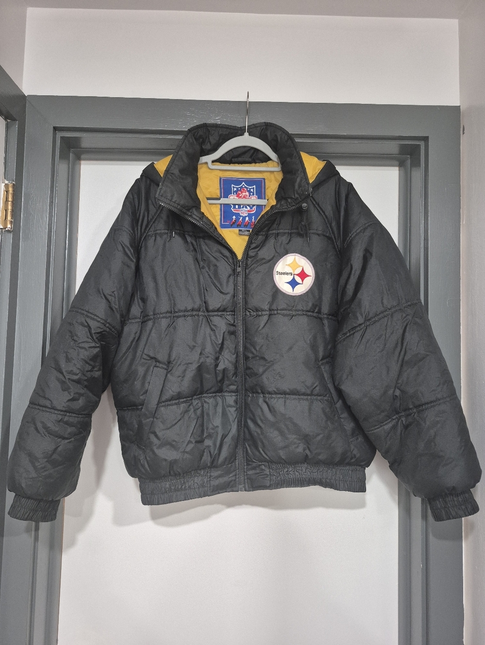 Vintage Pittsburgh Steelers Game Day NFL By Fans Gear Puffer Jacket